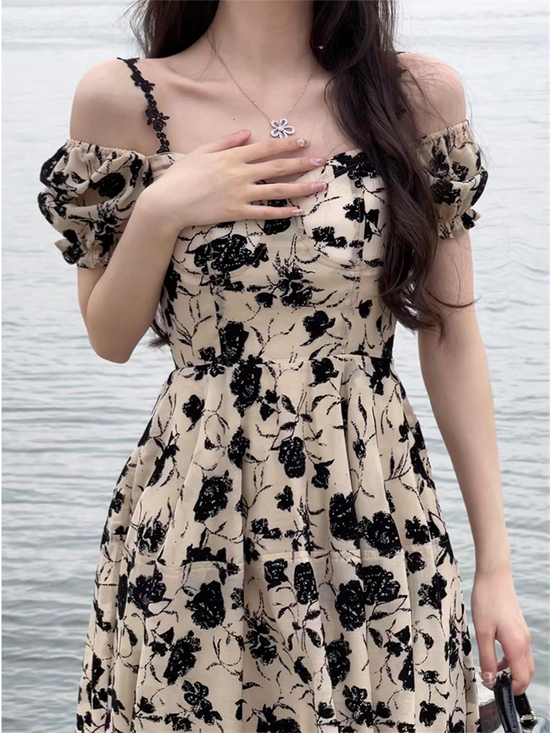 乾枯玫瑰赫本風氣質連衣裙法式高腰裙子設計感別致茶歇碎花長裙女