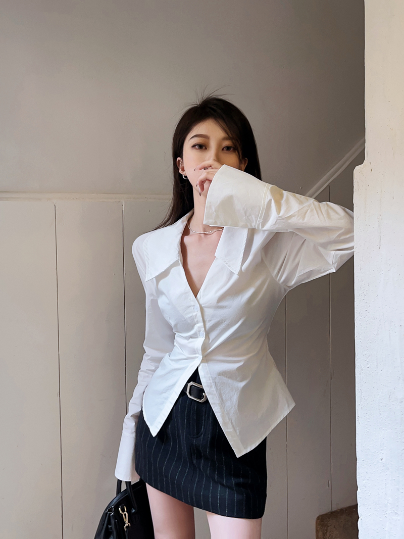 白色翻領長袖襯衫女春季2024新款修身收腰襯衣設計感小眾別致上衣