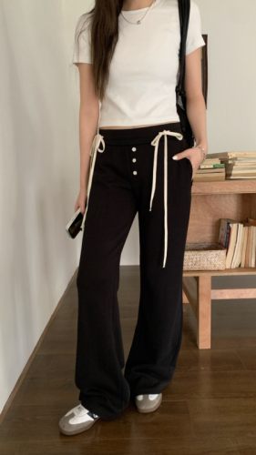 Real shot of American retro drawstring casual trousers