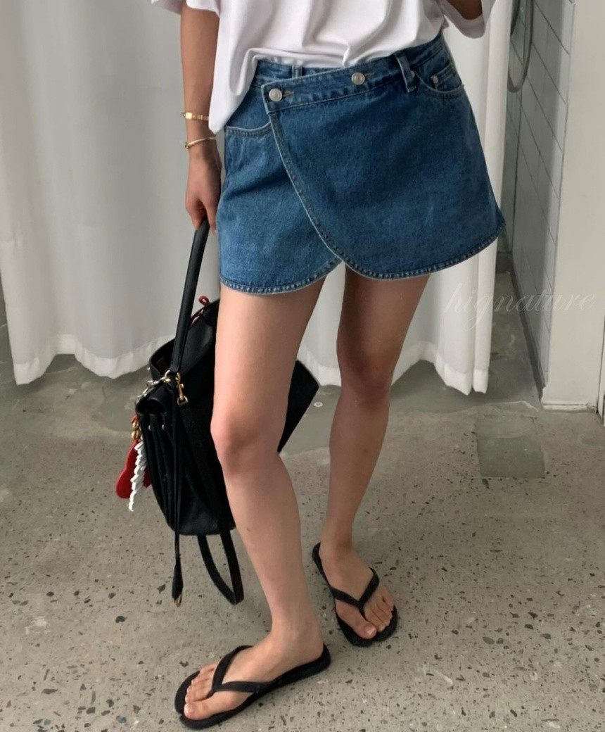 Spring 24, versatile denim culottes with modern diagonal button design