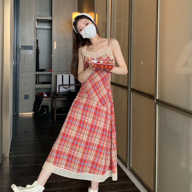 有內里 復古格紋吊帶連衣裙夏季法式甜美蕾絲花邊拼接V領長裙子