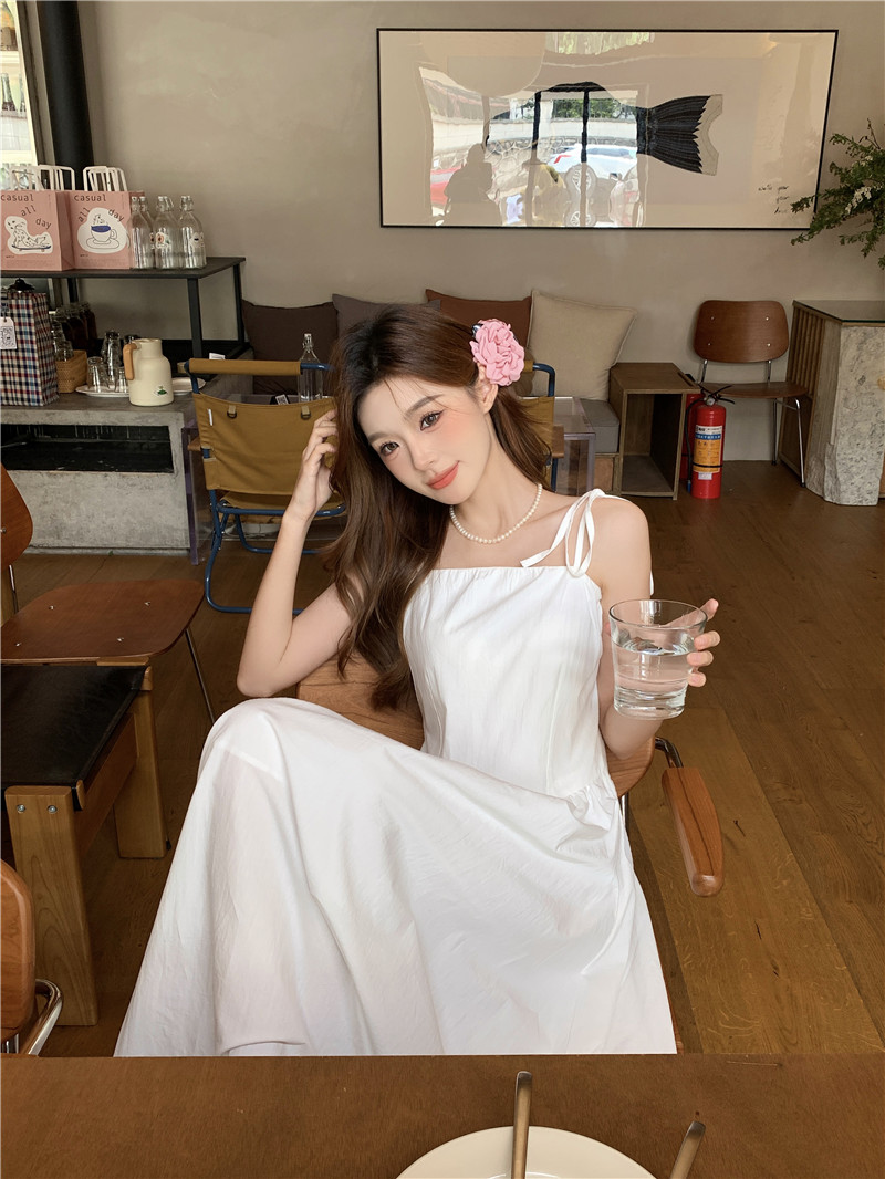 實拍溫柔減齡收腰無袖吊帶連衣裙女度假中長款顯瘦白色長裙