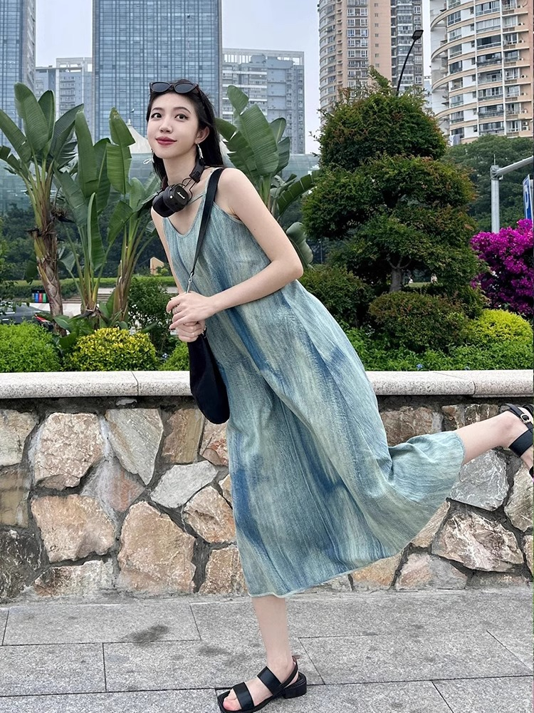 美式復古吊帶連衣裙女夏季ins暈染牛仔藍小眾寬鬆長裙