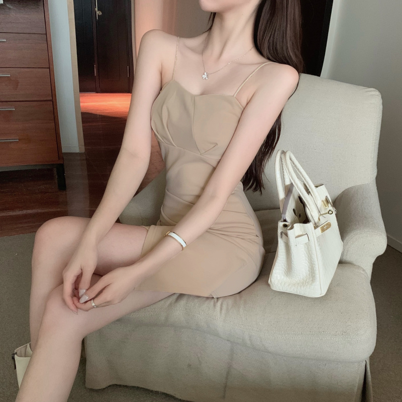 性感吊帶連衣裙女裝2024夏季新款超仙森系甜美修身顯瘦開叉包臀裙