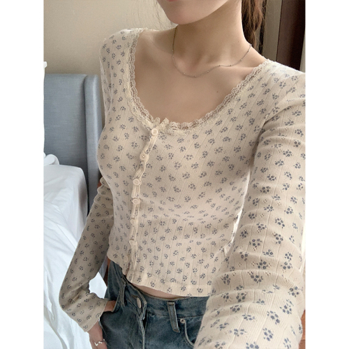 Real shot of early spring new Xiaoxiang age-reducing floral cardigan for women retro round neck lace thin short sun protection sweater