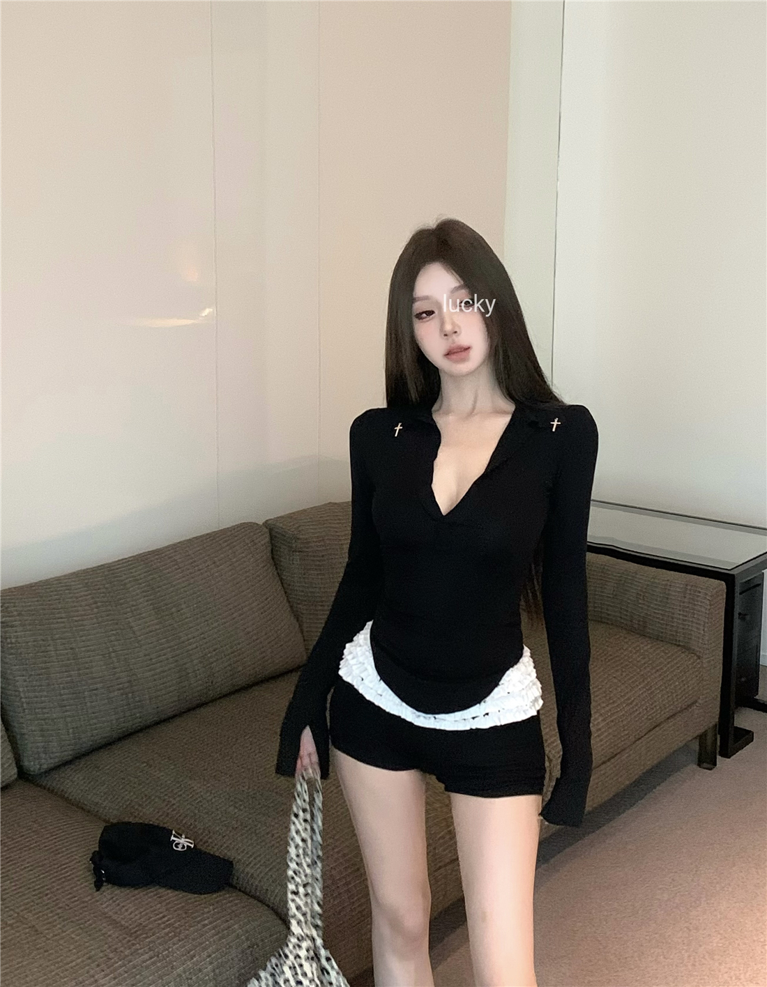 American Retro Long-Sleeve T-Shirt for Women - Spring New Crossbody Fitted Slimming Hot Girl Base Shirt - Black V-Neck