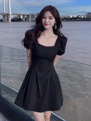 2024 Summer High-end Hepburn Little Black Dress New French Retro Square Neck Puff Sleeve Waist Sweet Spicy Dress
