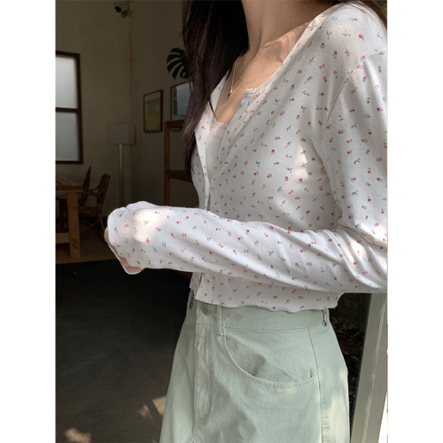 Actual shot of early spring sun protection shirt Korean style pure desire small floral short knitted cardigan for women 2024 casual versatile T-shirt