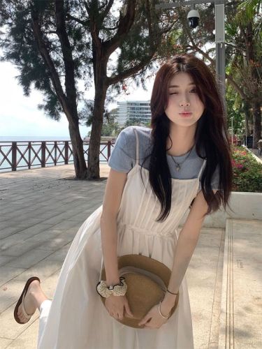 Actual shot of spring and summer Korean chic simple Korean women’s suspender skirt + versatile T-shirt