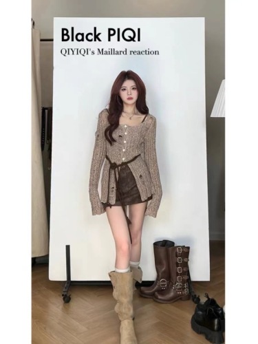 A Maillard-designed open-knee-high-hole-knitted sweater with a sense of design that highlights height