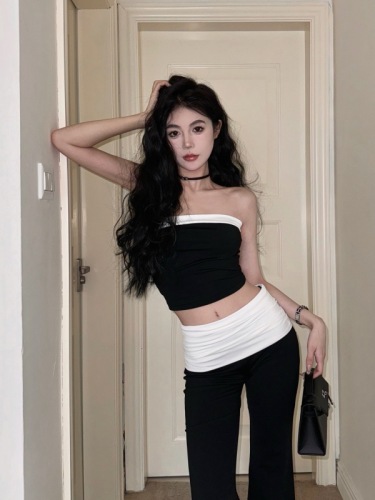 Real shot of American-style black stitching micro-horn yoga elastic slimming trousers and tube top two-piece set