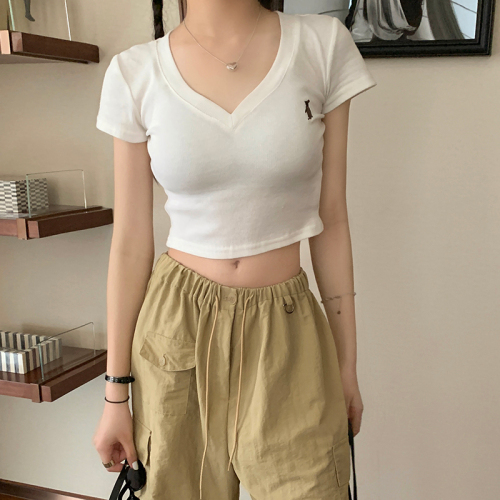 Real shot of simple rabbit embroidered v-neck short T-shirt for women 2024 summer new Korean version slimming bottoming shirt