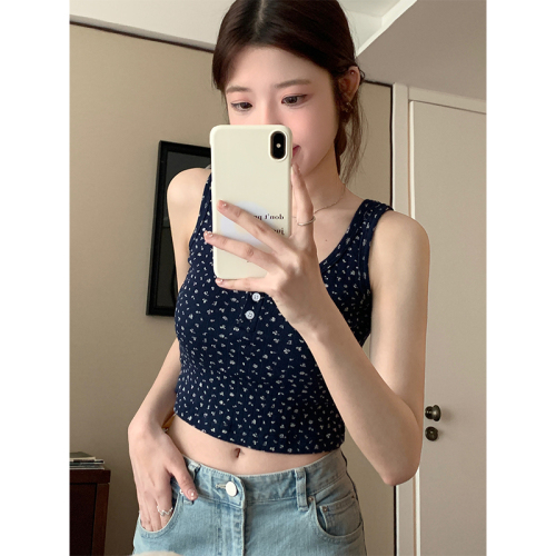 Real shot of summer slim-fitting camisole for women with short outer floral top