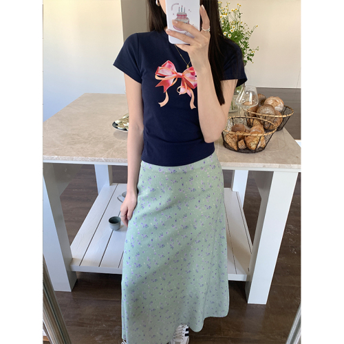 Real shot of spring and summer new French retro temperament lady style small floral high waist slim skirt long skirt for women