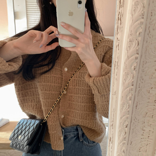 Korean chic autumn and winter retro small fragrance round neck textured knitted design loose long-sleeved short knitted sweater