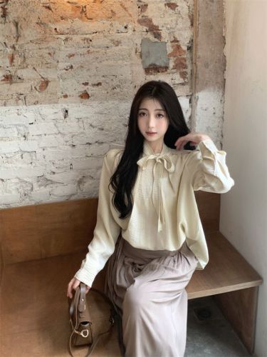 Actual shot ~ Western-style bow tie shirt, long-sleeved top, gentle autumn and winter style inner top