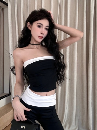 Real shot of American-style black stitching micro-horn yoga elastic slimming trousers and tube top two-piece set