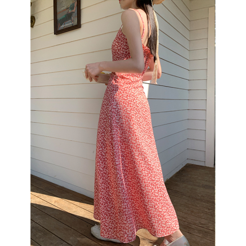 Actual shot of 2024 Korean style French floral suspender dress for women summer new waist-cinching red holiday style skirt