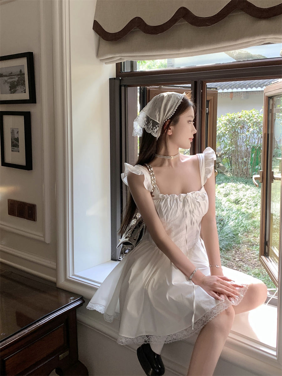Real shot of cute fishbone lace lace-up puffy dress with small flying sleeves