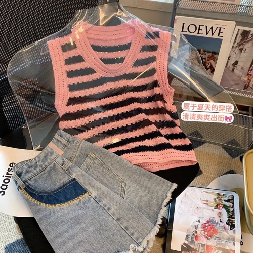 Designed contrasting striped hollow knitted vest for women summer 2024 new loose casual outer vest top