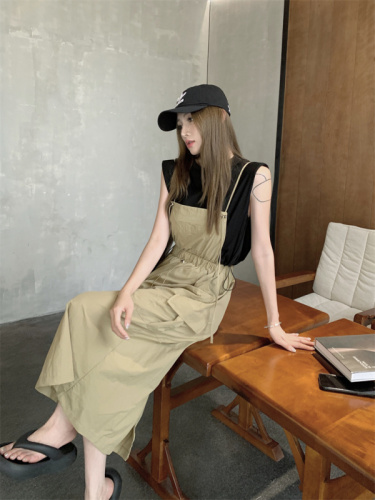 Actual shot~Korean version of versatile sleeveless T-shirt + temperament, age-reducing lace-up, slimming, western style and personality suspender dress