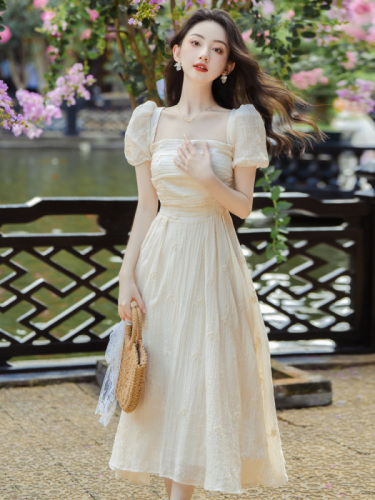 实拍 绣花连衣裙女白色收腰气质小众设计感高级感长裙子