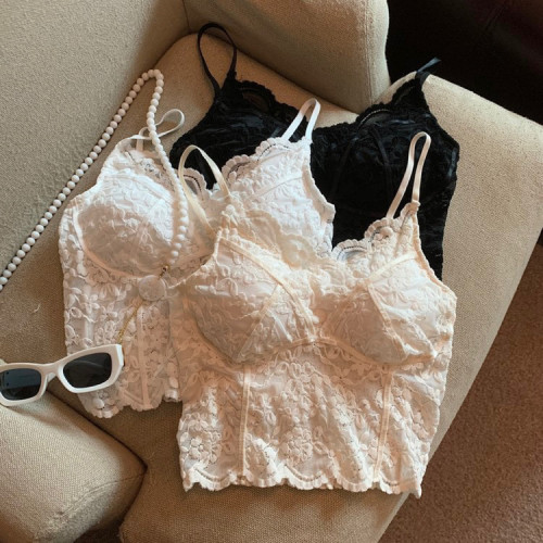 Real shot of spring and summer fashionable lace v-neck suspender