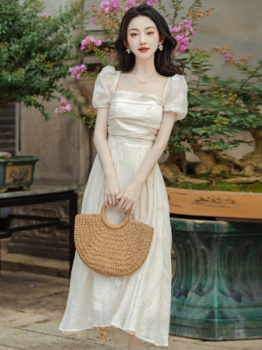 实拍 绣花连衣裙女白色收腰气质小众设计感高级感长裙子