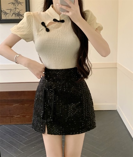 Real shot!  Retro new Chinese style cheongsam temperament top + new Chinese style sequin buckle tie-up skirt