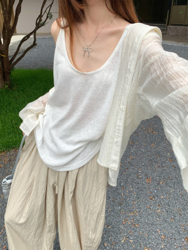 Real shot of lazy style loose white camisole + French design shirt + high waist casual pants