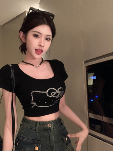 Real shot of sexy U-neck hot diamond short-sleeved T-shirt for women in summer, high-end and chic small top short style