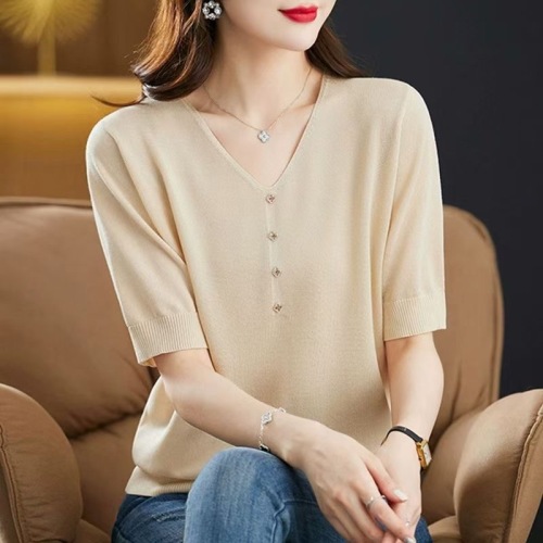 Middle-aged mother summer ice silk short-sleeved T-shirt loose and stylish V-neck top women's mulberry silk T-shirt plus size