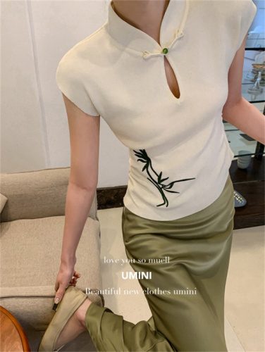 UMINI stand-up collar knitted micro-sleeve t-shirt for women 2024 summer new Chinese style waist top cat eye plate button embroidered shirt