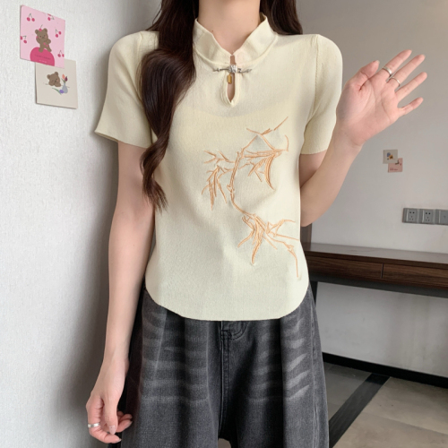 Actual shot of fat and large size summer temperament slimming and slimming national style embroidered stand-up collar plate-button short-sleeved top