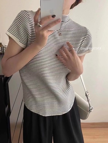 UL韩系半高领条纹短袖T恤女夏季新款修身显瘦后背镂空内搭打底衫