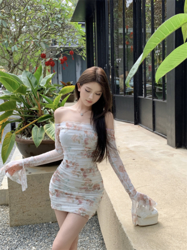 Actual shot of Pure Desire Gentle Style One Shoulder Floral Dress Sexy Waist Slimming Lace Hip Covering Short Skirt