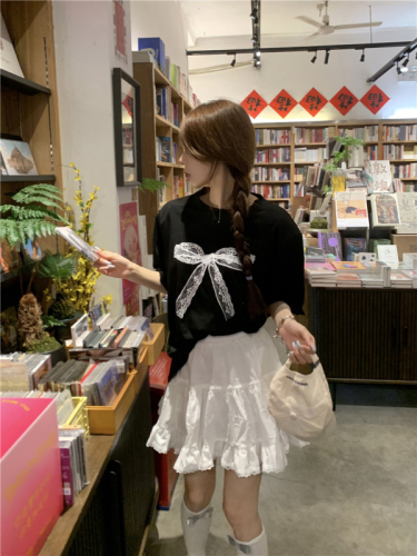 Real shot of American sweet and spicy T-shirt bottoming shirt + lace temperament short A-line skirt suit