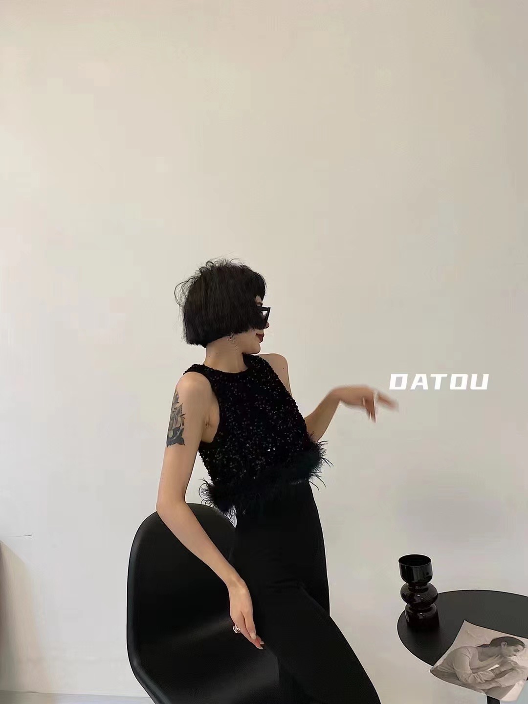高級感圓領無袖亮片閃閃背心女秋季毛毛拼接氣質名媛顯瘦短款上衣