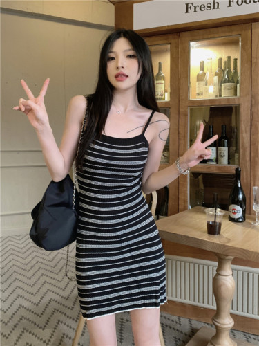 Real shot~Striped knitted suspender dress, slim skirt, slimming hip-hugging chic skirt