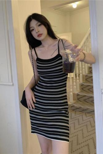 Real shot~Striped knitted suspender dress, slim skirt, slimming hip-hugging chic skirt