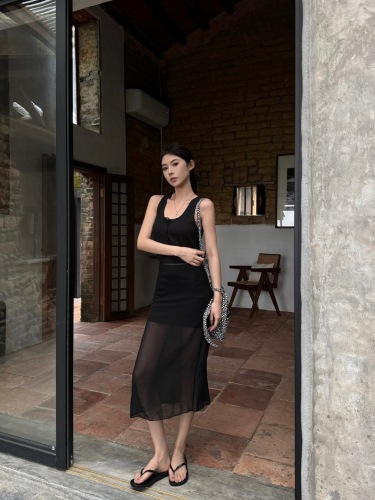 Actual shot Korean style versatile solid color u-neck casual long vest with small buttons and slimming see-through skirt