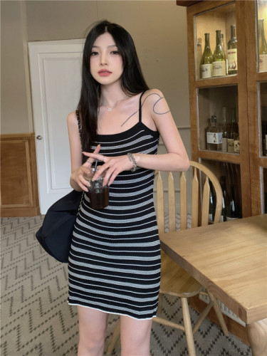 Real shot~Striped knitted suspender dress, slim skirt, slimming hip-hugging chic skirt