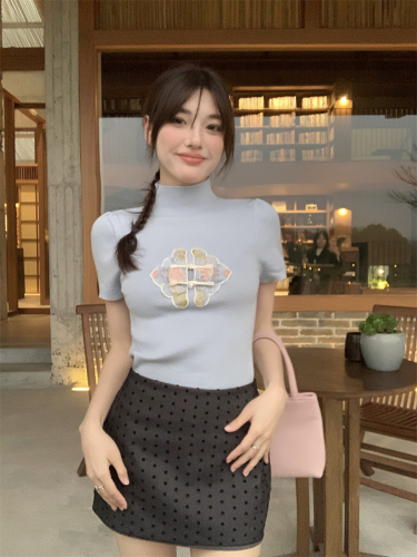 Real shot of new Chinese style embroidered short-sleeved T-shirt for summer with high-end knitted sweater for small people and slim fit