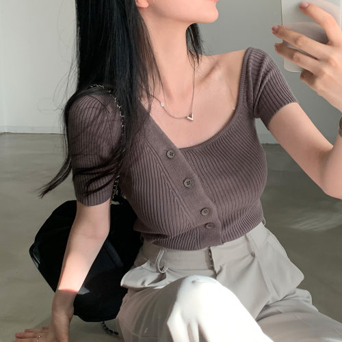 Size update Korean ins blogger summer design fragrant shoulder semi-exposed diagonal button short-sleeved sweater top