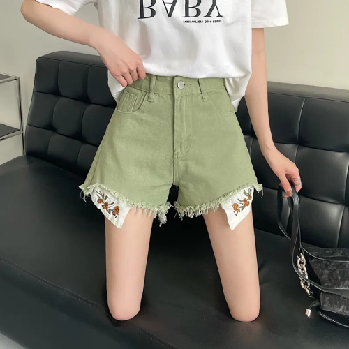 Small people can be salty or sweet. Casual and fashionable Internet celebrity hot street cool girl wear shorts embroidered denim shorts