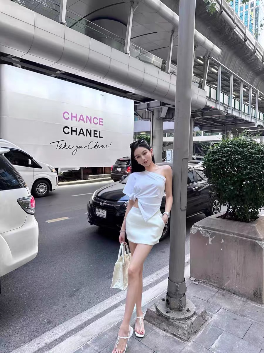 woppei 氣質性感不規則斜領露肩背心百搭a字短款半裙三色套裝女