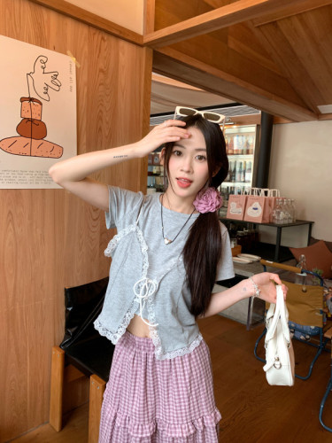 Actual shot of Korean new style temperament lace halter top layered with T-shirt two-piece set women's plaid skirt