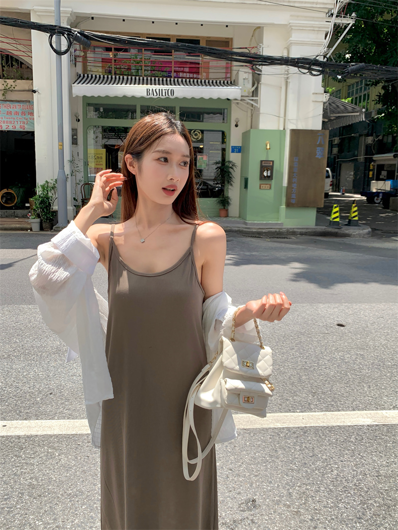 Actual shot of the new 2024 summer solid color niche suspender mid-length skirt with a slim and slim long skirt
