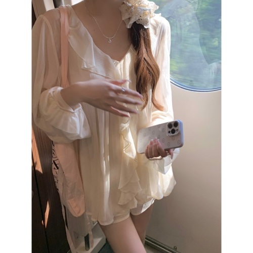 Real shot of summer V-neck girl's ruffled suspender shirt and shorts anti-exposure three-piece set