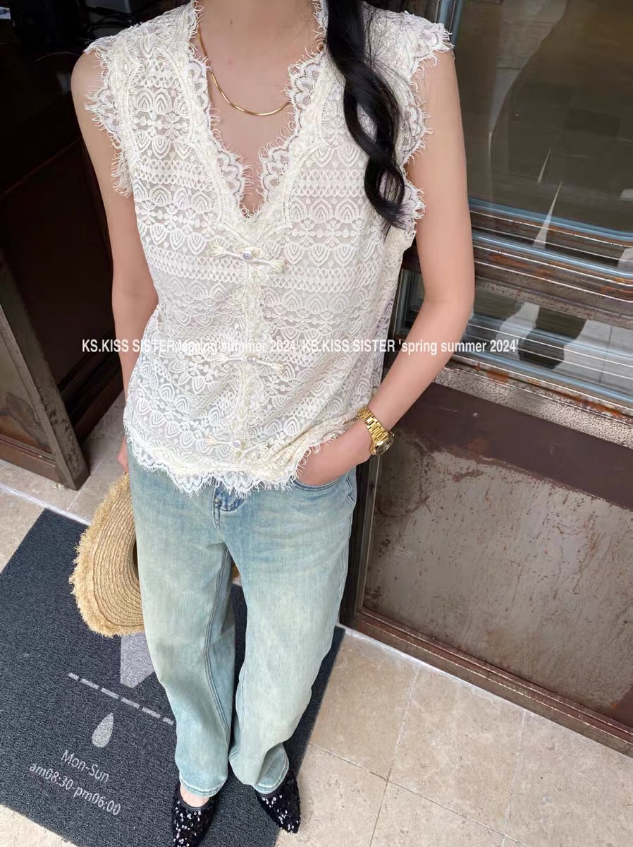 2024 Spring New Style V-neck New Chinese Style Retro Chinese Style Disk Button Embroidered Lace Sleeveless Shirt Vest Vest Women